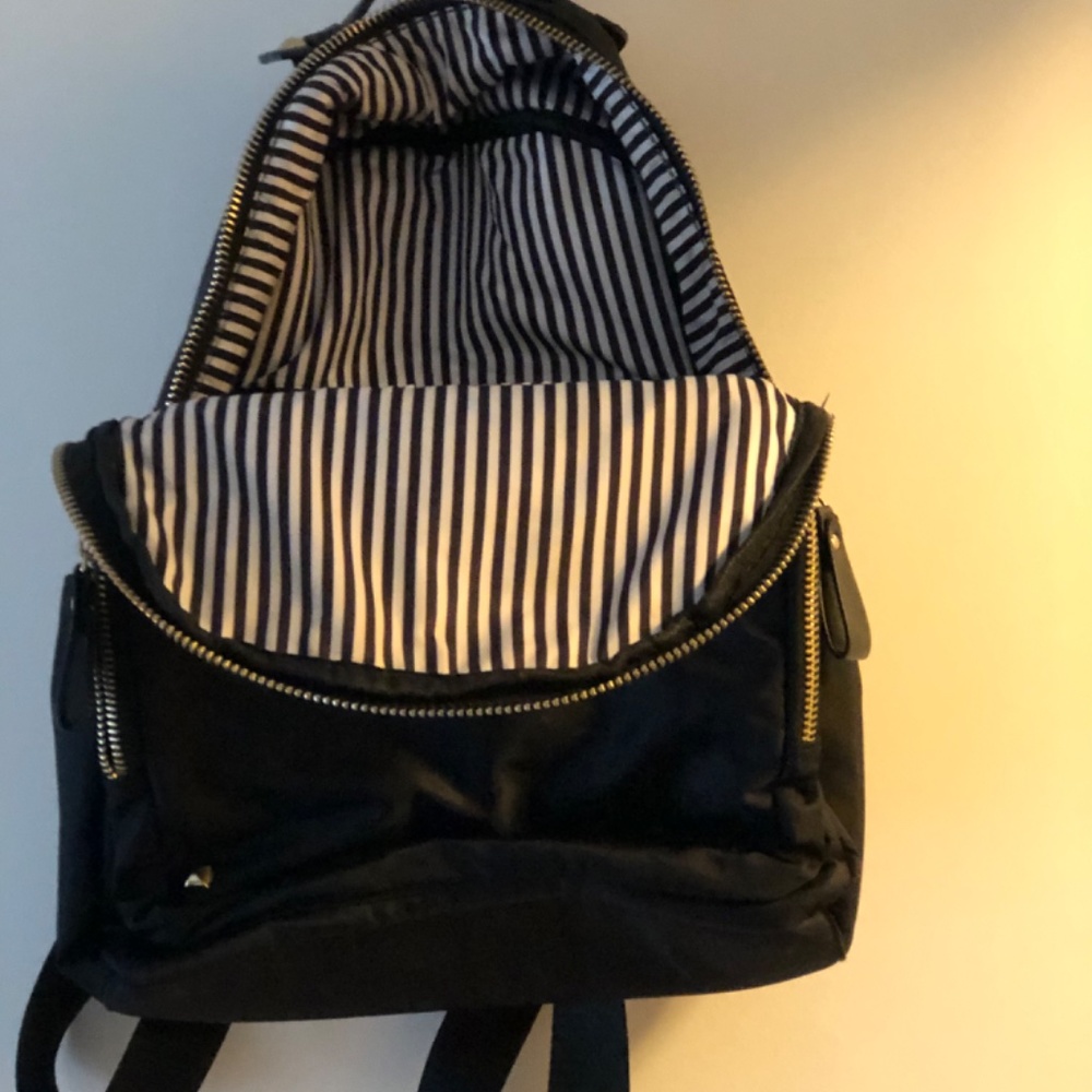 Back back/Purse - Picture 2 of 2